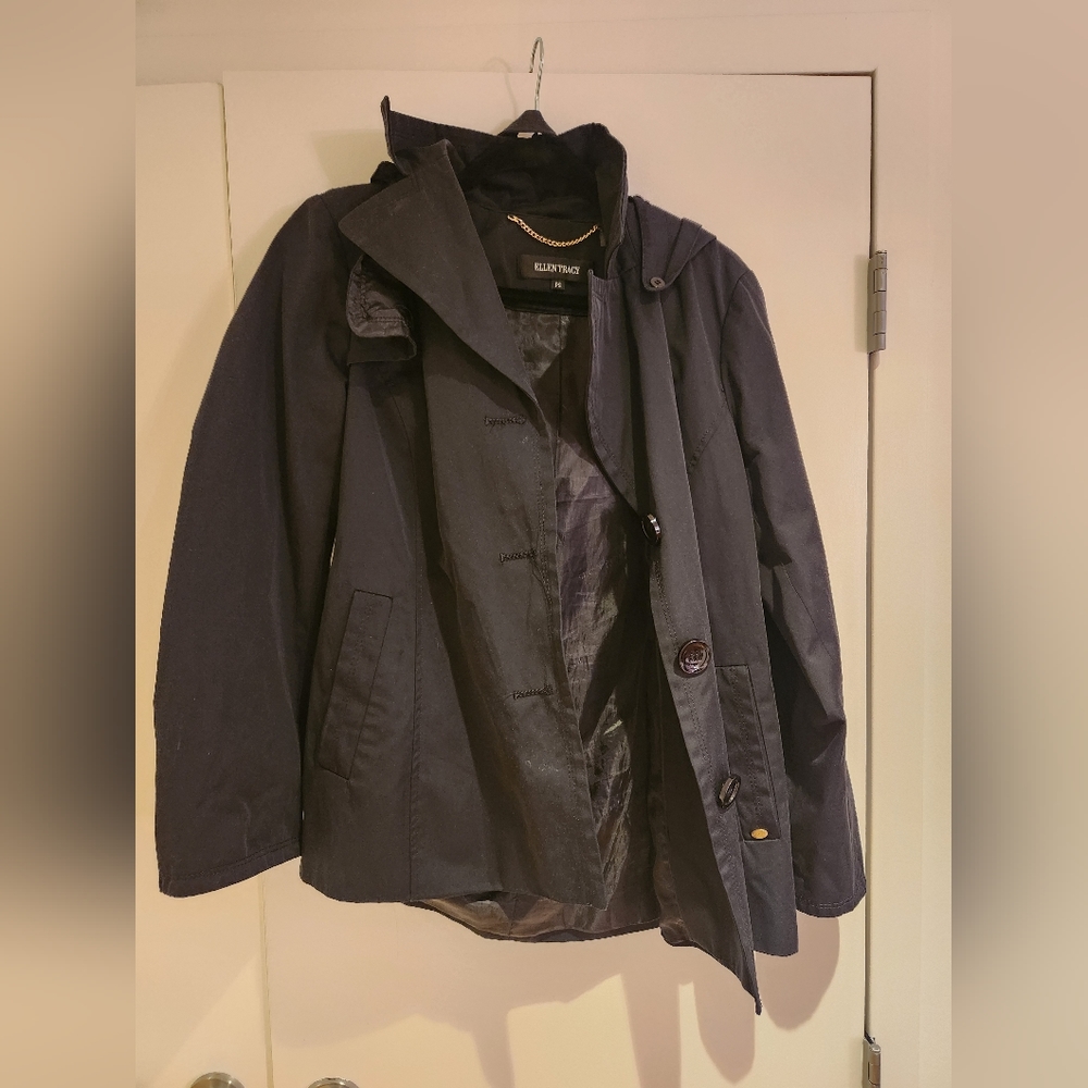Ellen Tracy trenchcoat in great condition